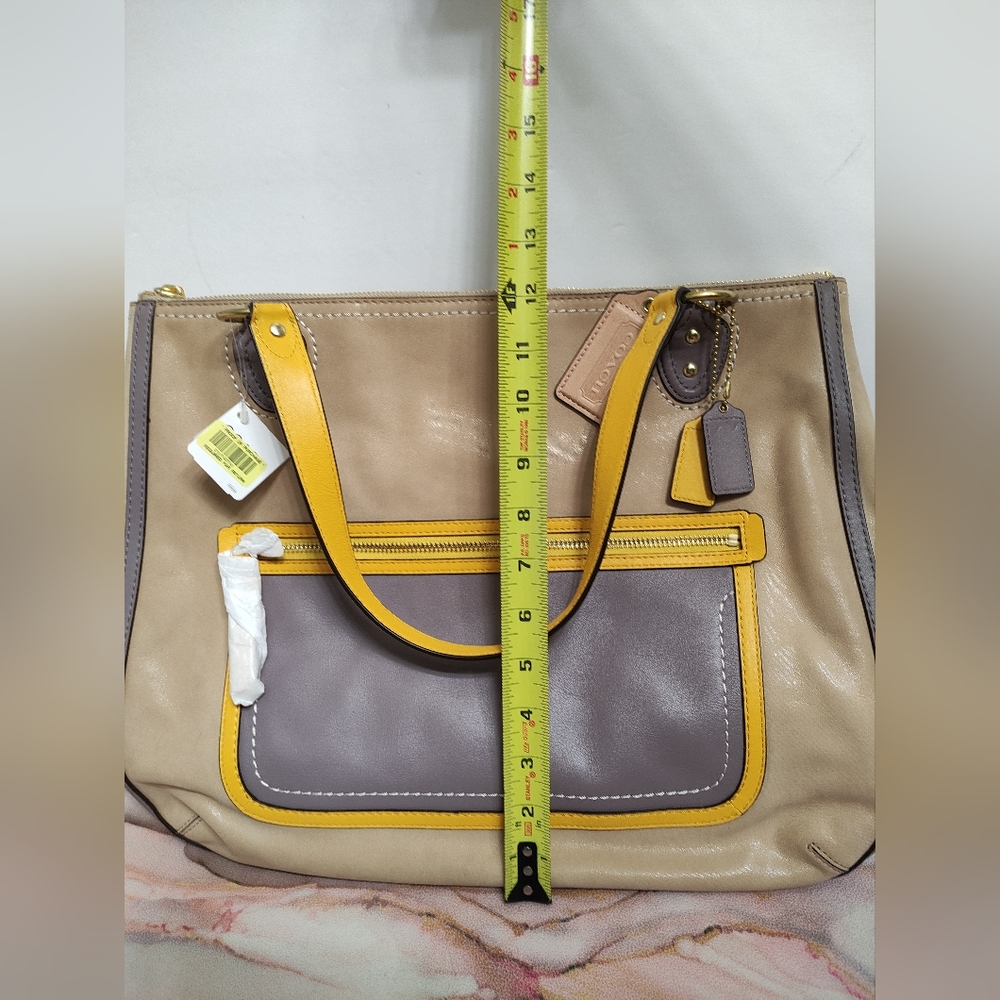 NWT Coach 22430 Hallie Color-block Leather Tote Cappuccino/Oyster - Picture 12 of 16
